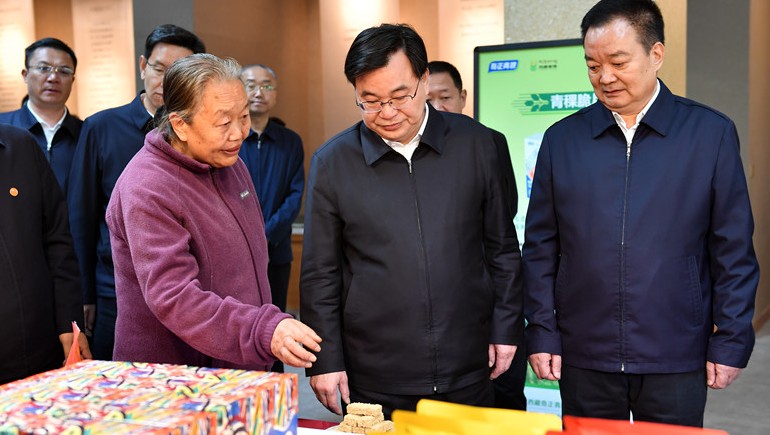 西藏·甘肅工作座談會(huì)在拉薩舉行，兩省區(qū)領(lǐng)導(dǎo)蒞臨奇正青稞考察